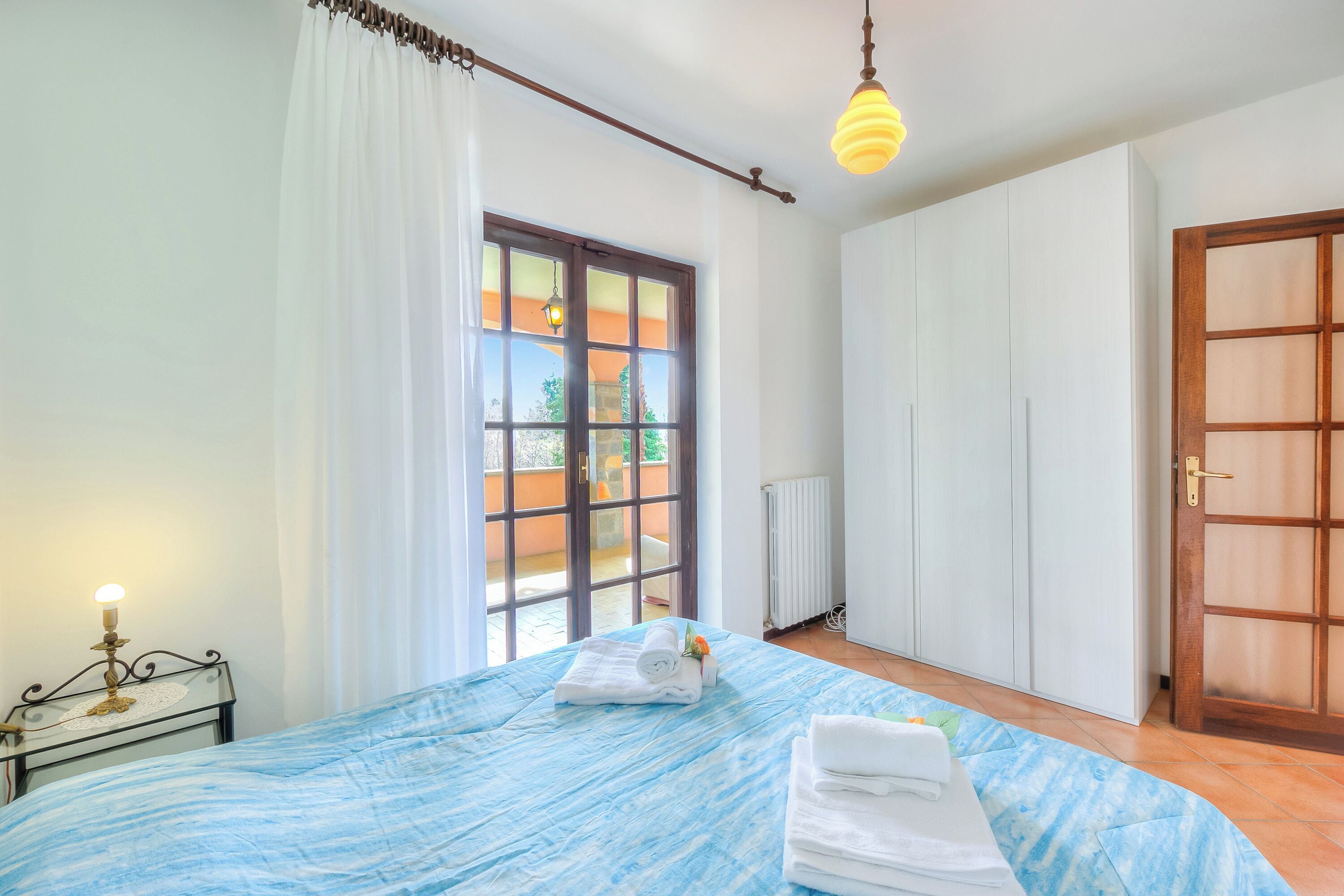 Family House, Multiple Bedrooms, Lakeside (Casa Serena park and Lake View) | 1 bedroom, soundproofing, iron/ironing board, free WiFi