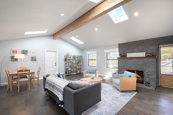 3849 La Vista Portola 4 Bedroom Home by Redawning