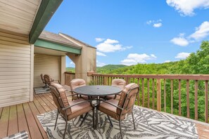 Outdoor dining - Next to Silver Dollar City - Lakeside Condo (Branson)