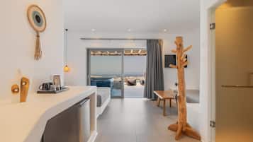 Superior Suite with sea and pool view & outdoor hot tub | 1 間睡房、書桌、手提電腦工作空間、隔音