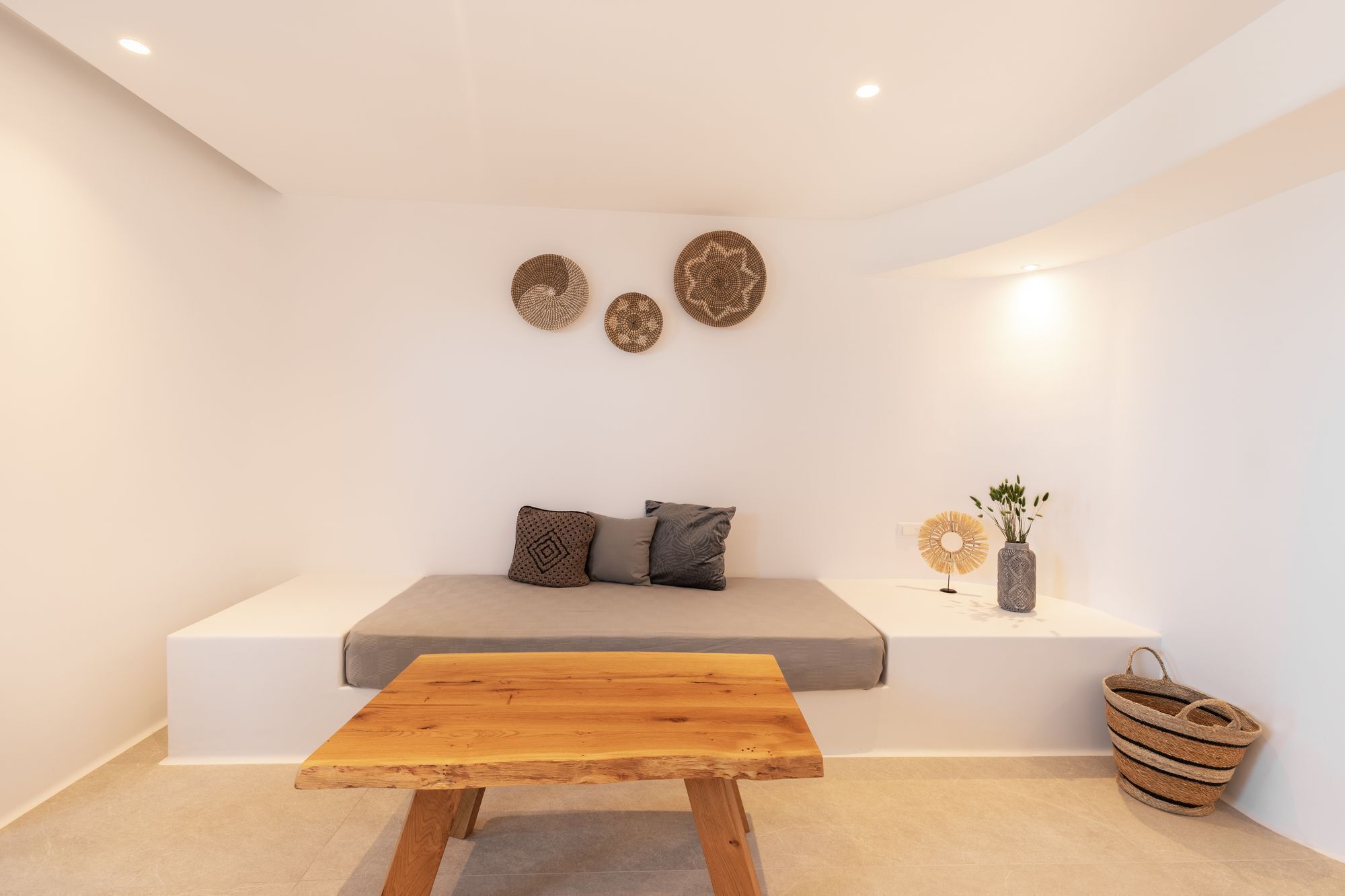 executive suite, sea view & pool view | desk, laptop workspace, soundproofing, free wifi