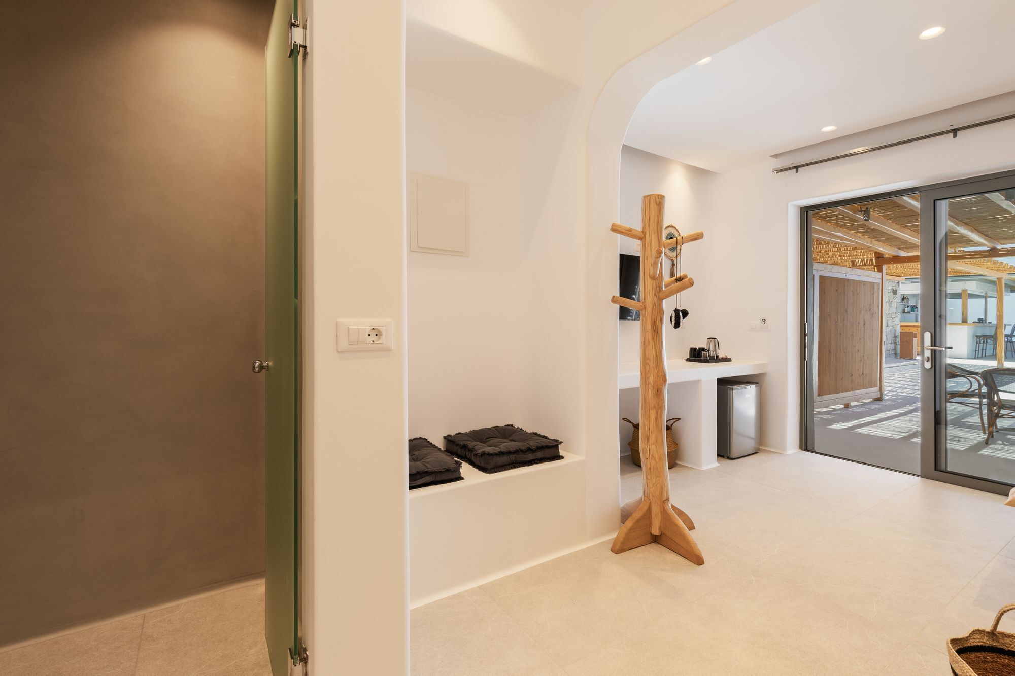 deluxe suite, sea view | desk, laptop workspace, soundproofing, free wifi