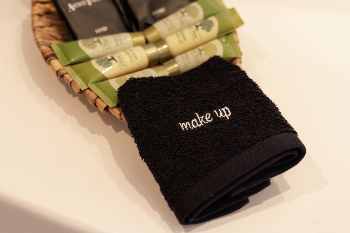 executive suite, sea view & pool view | desk, laptop workspace, soundproofing, free wifi