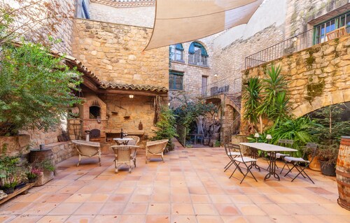 Lovely home in Vilosell with WiFi