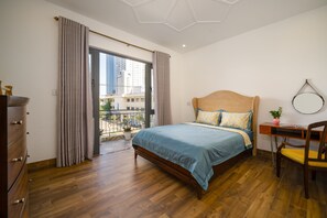 5 slaapkamers, een bureau, een strijkplank/strijkijzer, gratis wifi