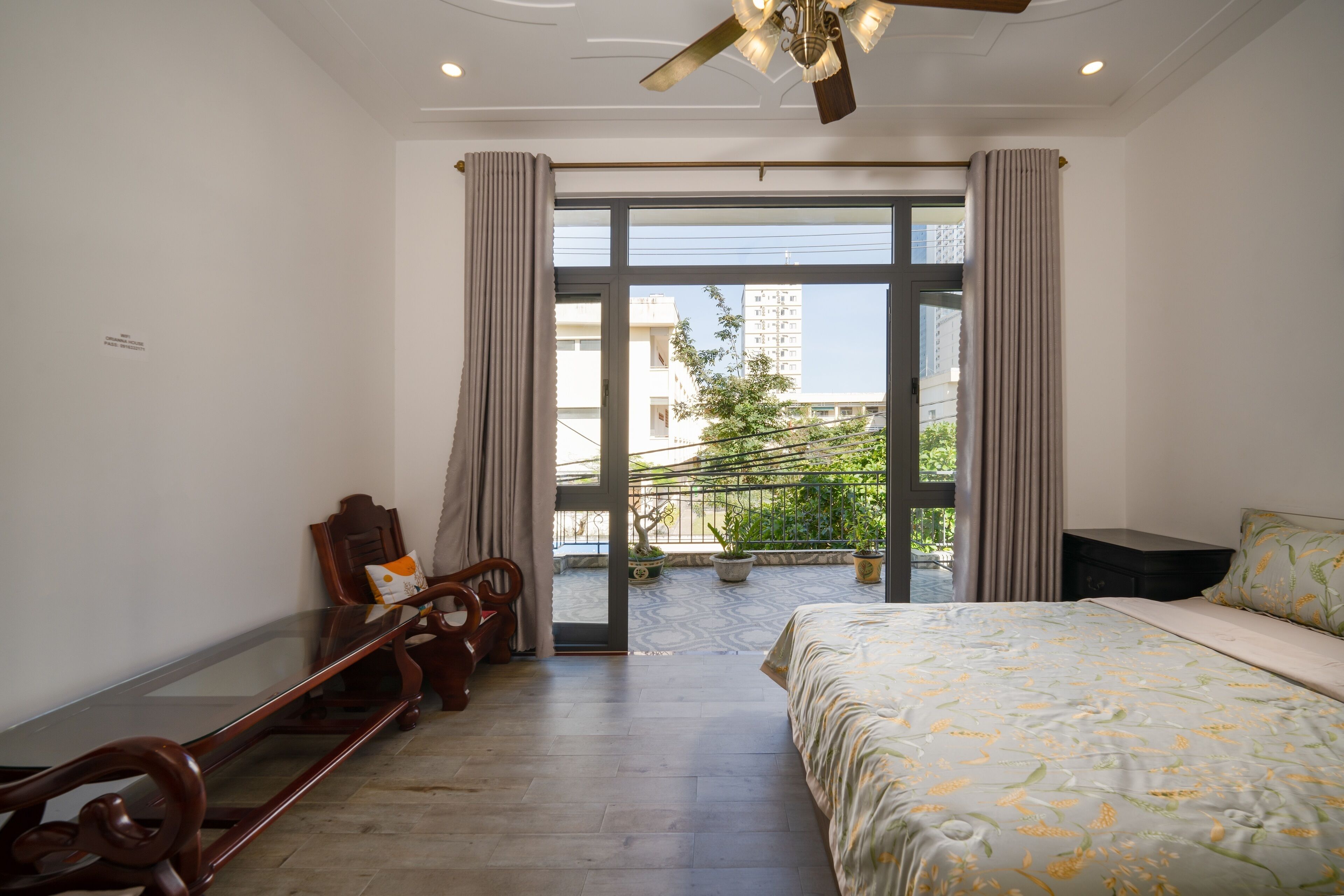 5 bedrooms, desk, iron/ironing board, free WiFi