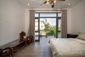 5 bedrooms, desk, iron/ironing board, free WiFi