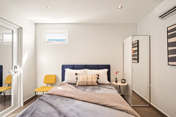 Queen Suite | Free WiFi, bed sheets