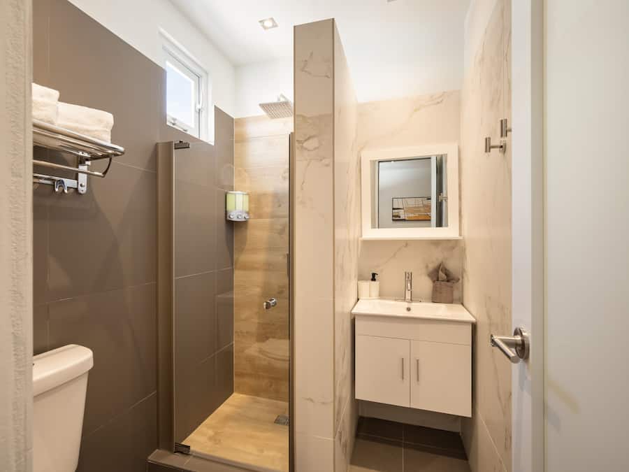 Queen Suite | Banheiro | Chuveiro, chuveiro com efeito de chuva, secador de cabelo