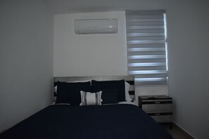 3 habitaciones, tabla de planchar con plancha, wifi y ropa de cama 