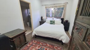 Classic Room | Premium bedding, down duvets, pillow-top beds, individually decorated - Neogaia Bed & Breakfast (West Pennant Hills)