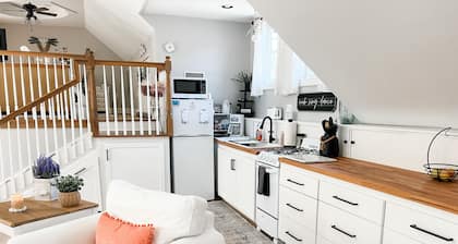 Cozy Comforts! Country living at its finest - just 10 min to downtown Middletown