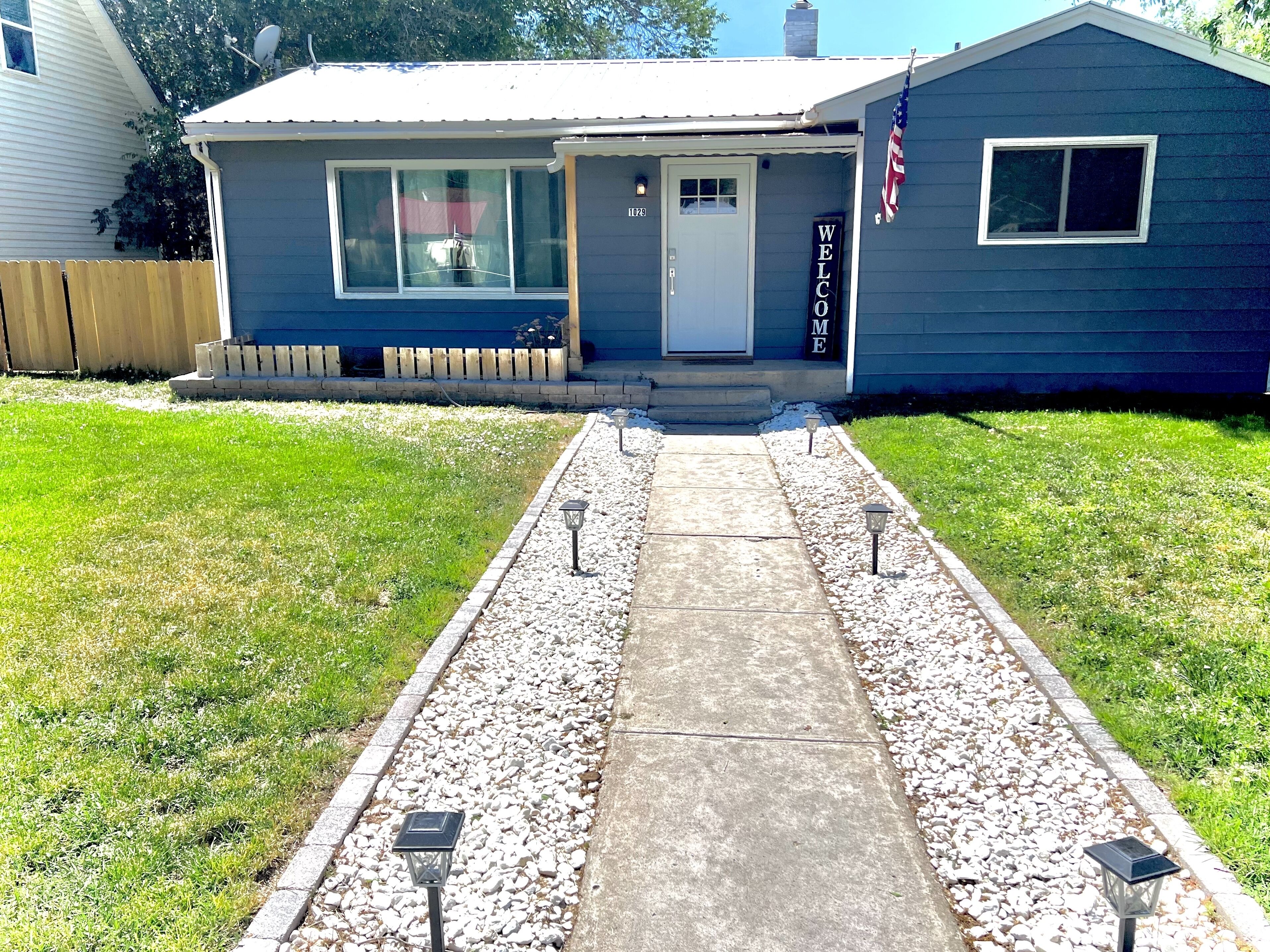 Family and Pet Friendly house in down town Delta!