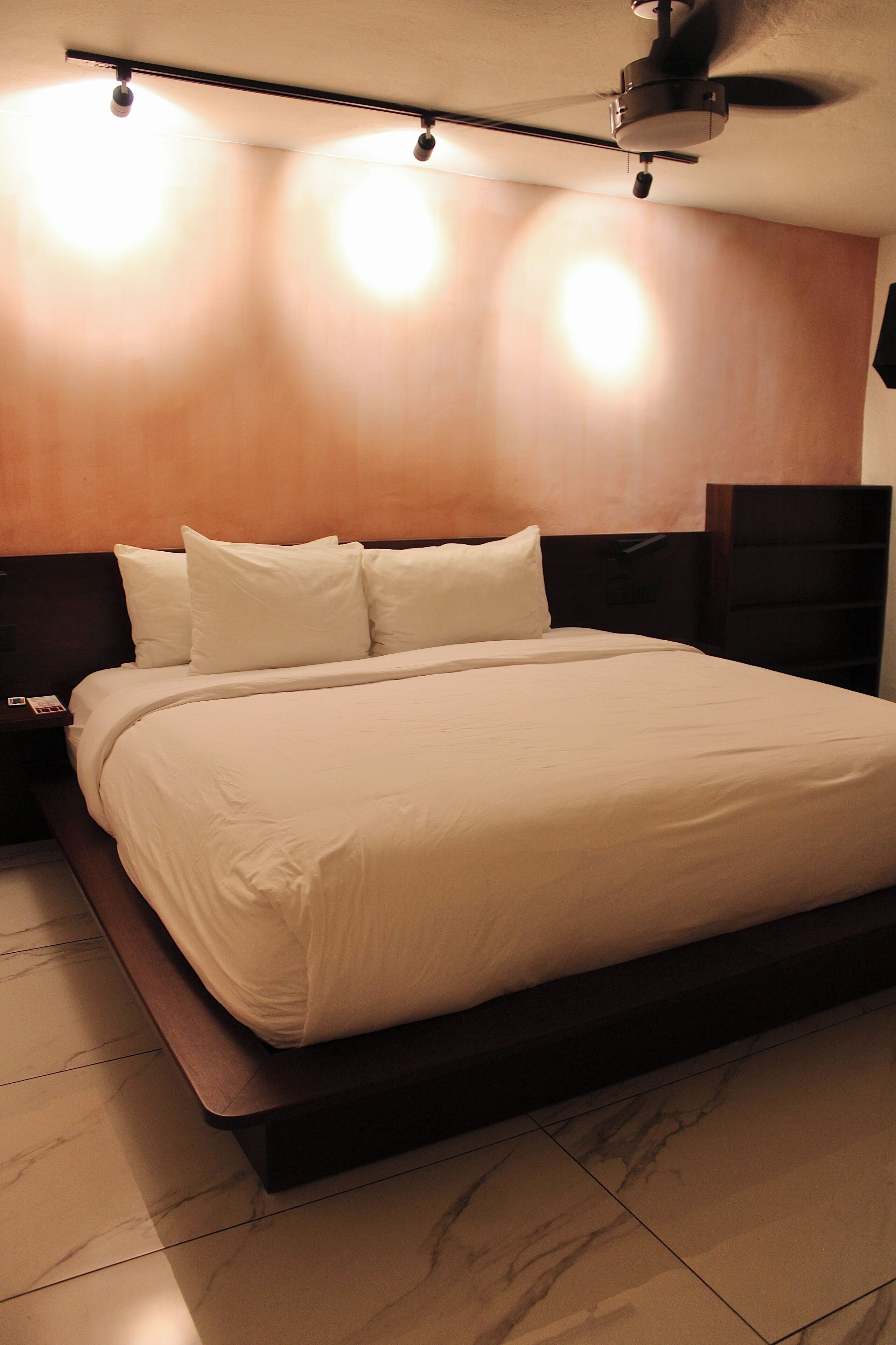 浪漫客房 | 高級寢具、客房內保險箱、筆電工作空間、熨斗/熨衣板