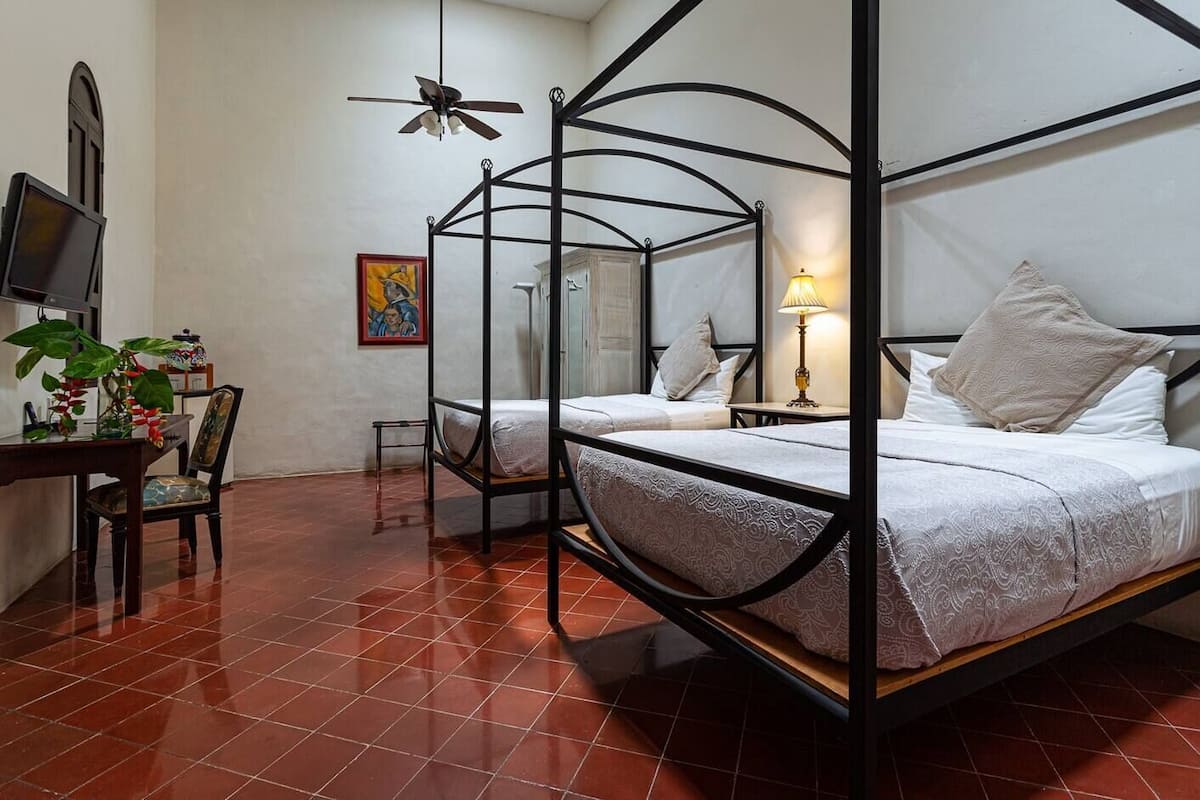 Habitación con 1 cama matrimonial o 2 individuales, 2 camas Queen size | 1 habitación y ropa de cama de alta calidad