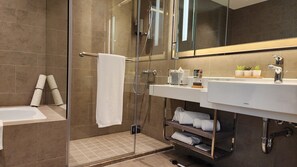 Premium Room | Bathroom | Separate bathtub and shower, hydromassage showerhead, hair dryer - Healthy Residence (Taoyuan City)