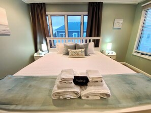 3 bedrooms, desk, iron/ironing board, free WiFi