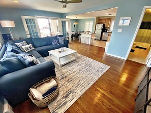 Smart TV, computer monitors