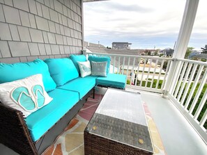 Smart TV, computer monitors