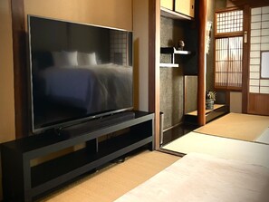 3 多间卧室、免费 WiFi、床单