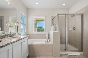 Combined shower/bathtub, hair dryer, towels