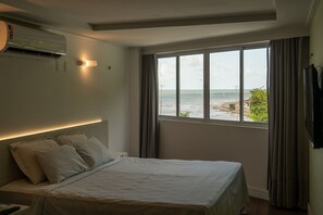 아파트 | 1 개의 침실, 책상, 침대 시트