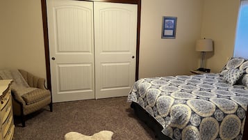 3 habitaciones, escritorio, tabla de planchar con plancha y wifi