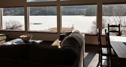 The Cabin at Curlew Lake - beautiful home with private dock