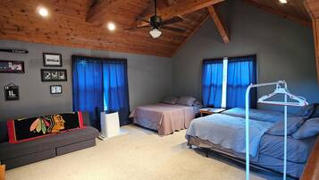 3 bedrooms, desk, WiFi, bed sheets
