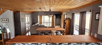 Lake getaway less than 1 mile from Dale Hollow lake.