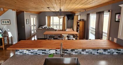 Lake getaway less than 1 mile from Dale Hollow lake.