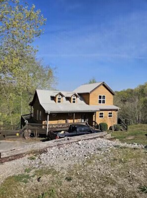 Exterior - Lake getaway less than 1 mile from Dale Hollow lake. (Monroe)
