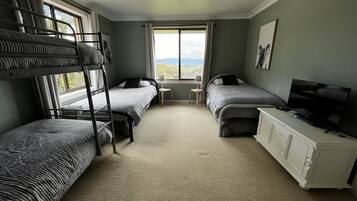 3 bedrooms, travel cot, WiFi, bed sheets