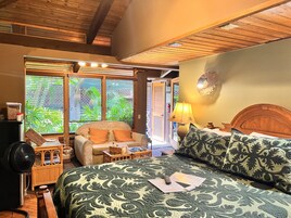 Szoba | Memóriahabos ágy és egyedi dekoráció