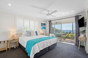 5 bedrooms, desk, iron/ironing board, travel cot