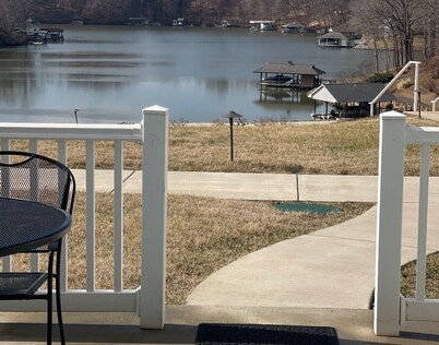 NEED AN AFFORDABLE WEEKEND?  Fri, Apr 24- Mon. Apr 27. Enjoy lake  & sunsets