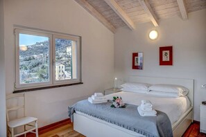 2 bedrooms, iron/ironing board
