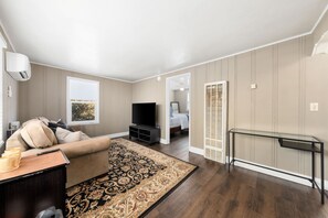 1 soverom, skrivebord, strykejern/-brett og wi-fi (inkludert)