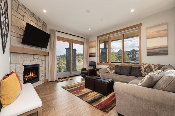 TV, fireplace, offices