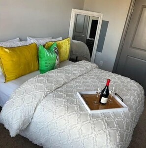 1 quarto, cofres nos quartos, ferros/tábuas de passar roupa, Wi-Fi