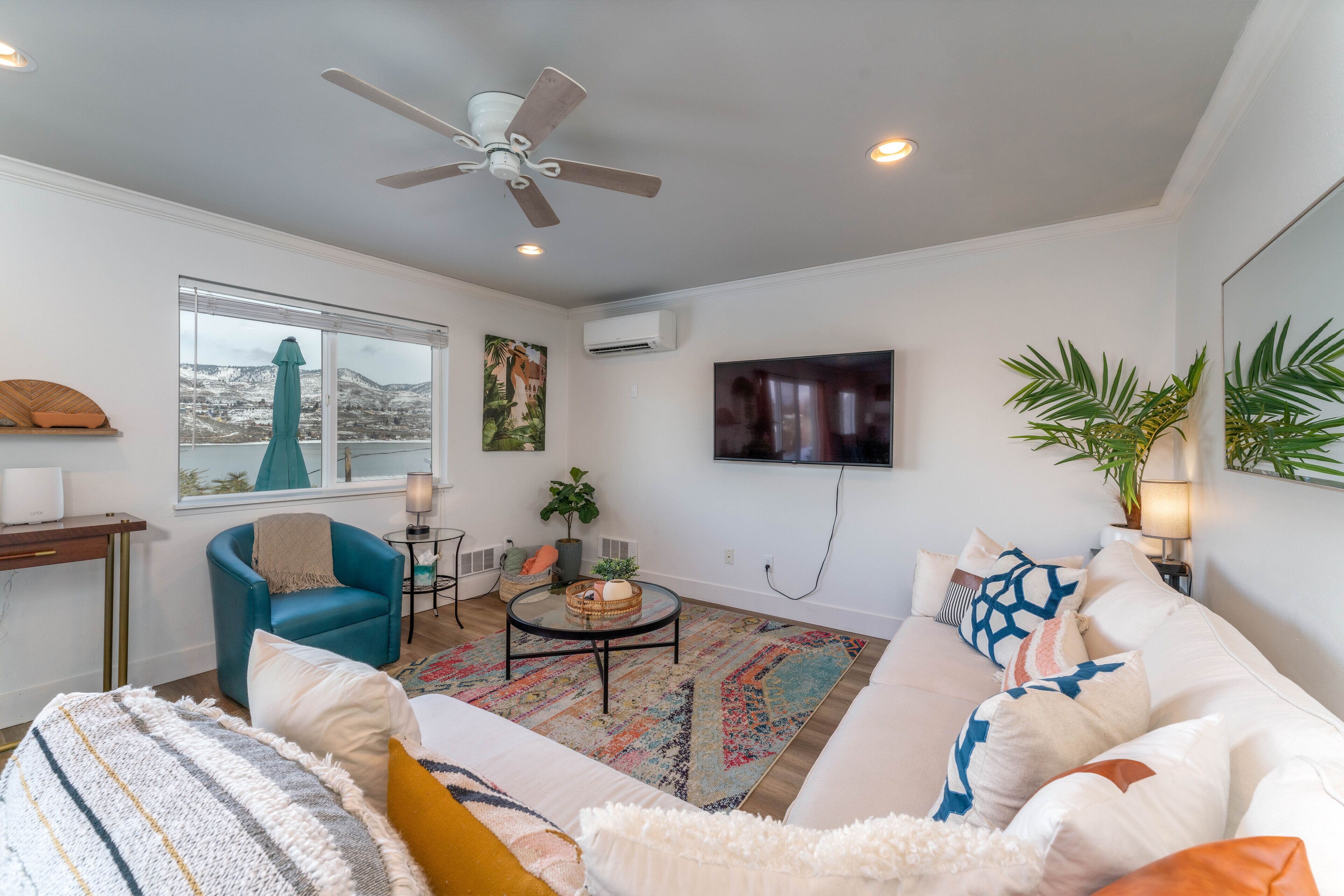 Paradise View 112 - Lake Views, Downtown!