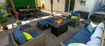 5 Bedroom Home Downtown, Close to shops!