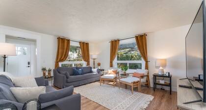 5 Bedroom Home Downtown, Close to shops!