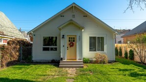 A single-story house with a front porch, a front door, and a mailbox. - 5 Bedroom Home Downtown, Close to shops! (Chelan)