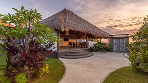 Restaurant - Emocean Beach Boutique Resort  (Karangasem)