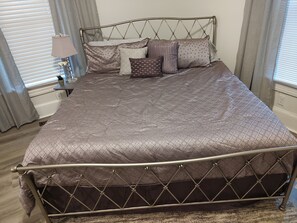 2 bedrooms, desk, WiFi, bed sheets - Historic Tootie Frootie House - Within 1 mile of Downtown Macon (Macon)