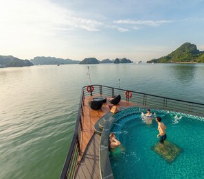 Outdoor pool - Blue Diamond Cruise (Ha Long)