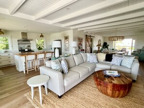 Smart TV - Stunning Marsh & Ocean Views... Freshly renovated in 2023! (Folly Beach)