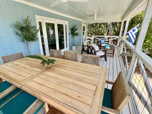 Outdoor dining - Stunning Marsh & Ocean Views... Freshly renovated in 2023! (Folly Beach)