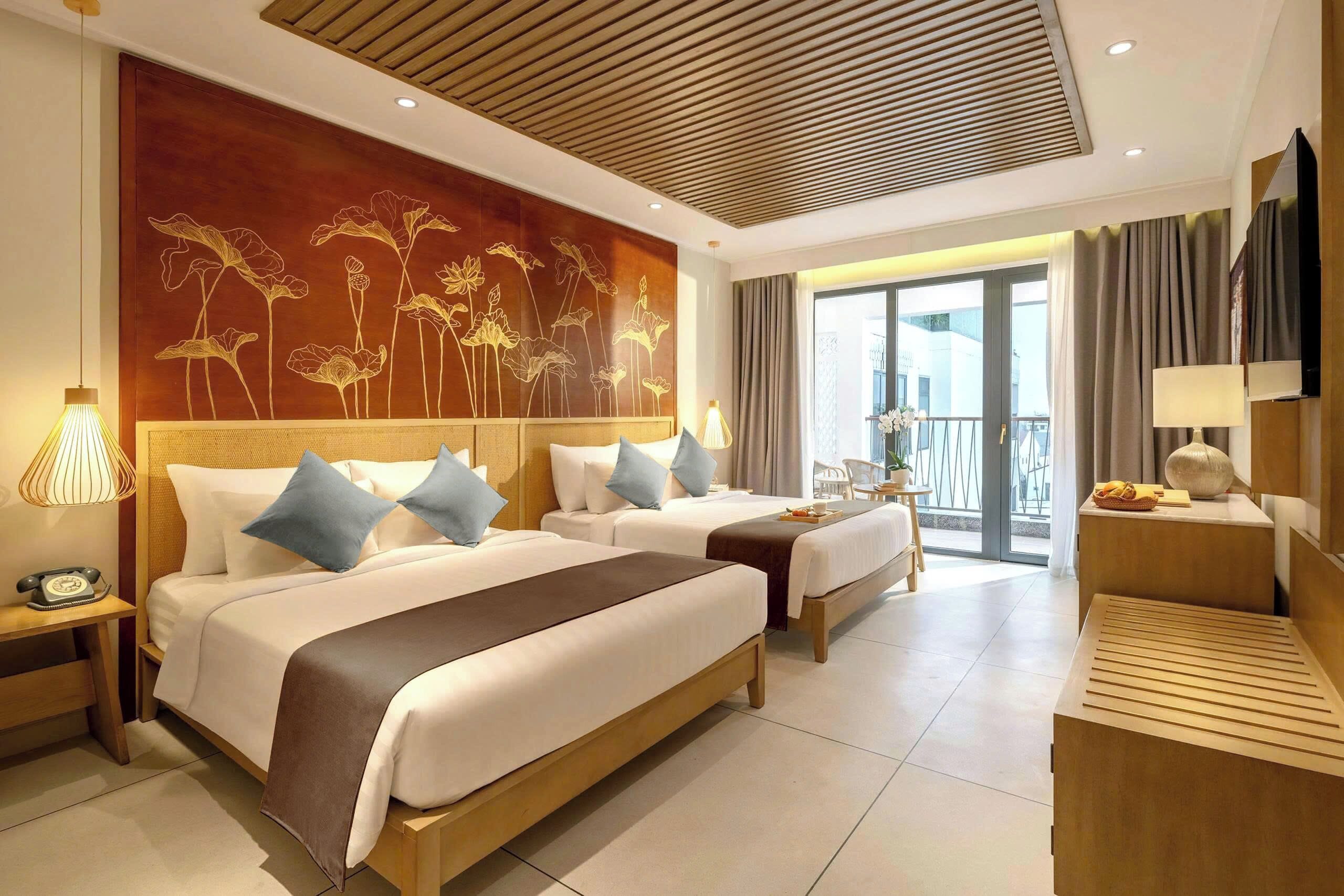 Minibar, escritorio y espacio para trabajar con laptop 